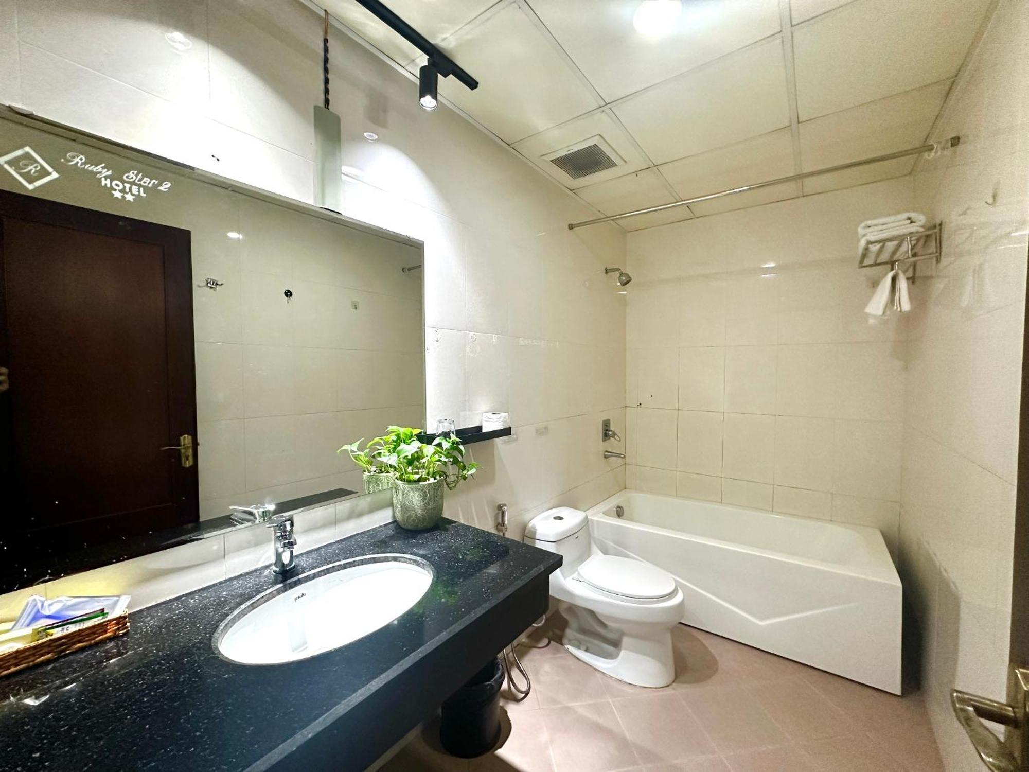 Ruby Star Hotel- Near Ben Thanh Market Cidade de Ho Chi Minh Exterior foto