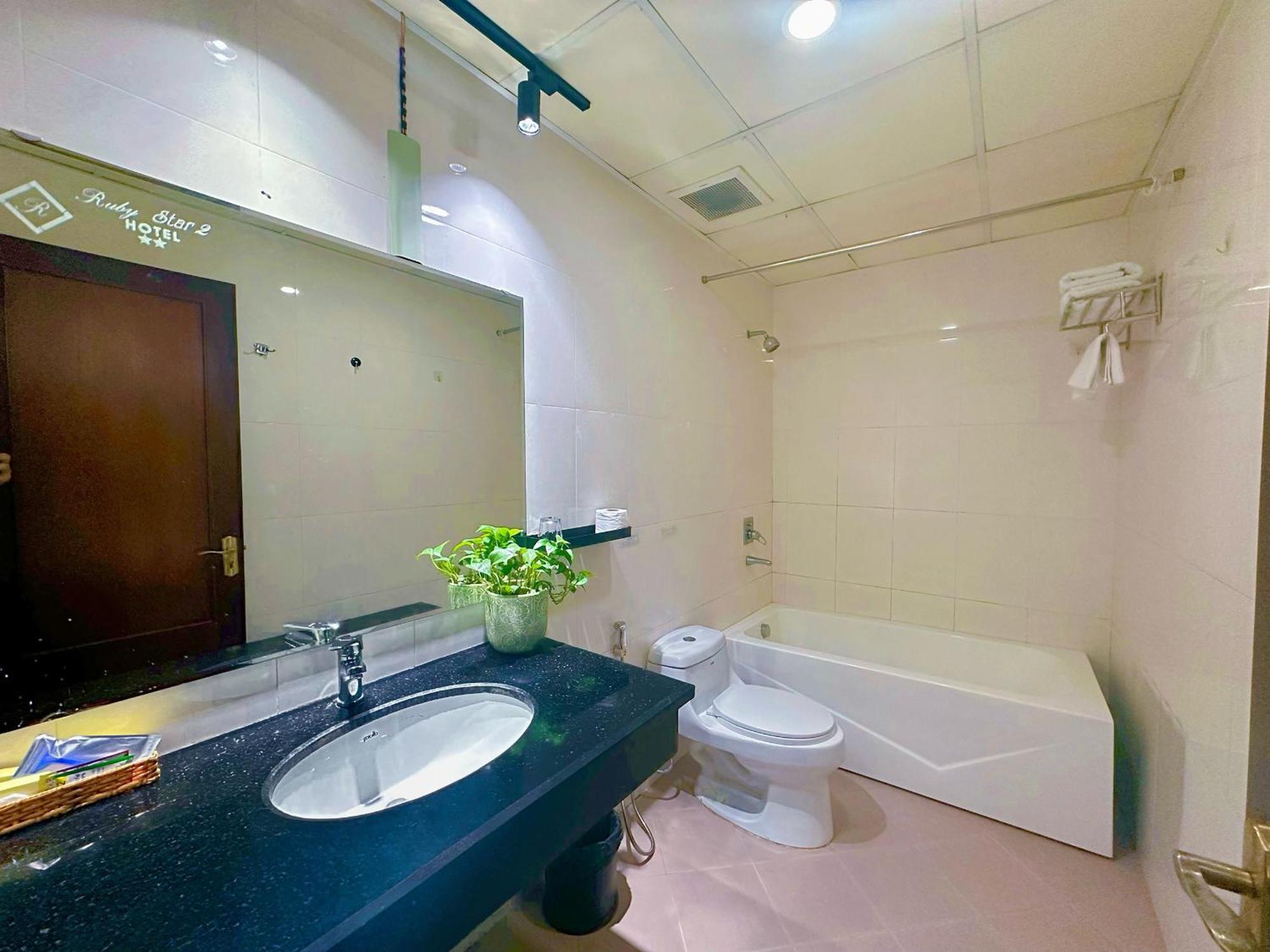 Ruby Star Hotel- Near Ben Thanh Market Cidade de Ho Chi Minh Exterior foto